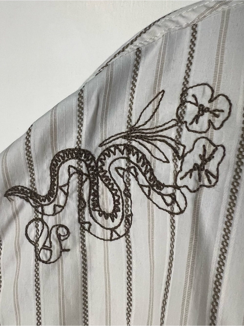 Scotch & Soda Women’s Striped Hand Embroidered Desert Motif Blouse Cropped Sz L - Picture 9 of 12